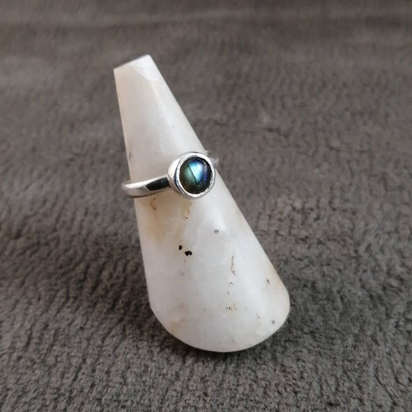 Anillo Labradorita redonda