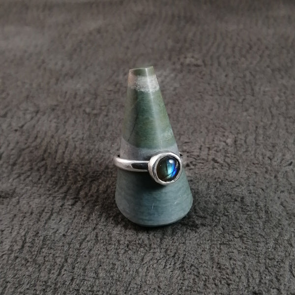 Anillo Labradorita redonda