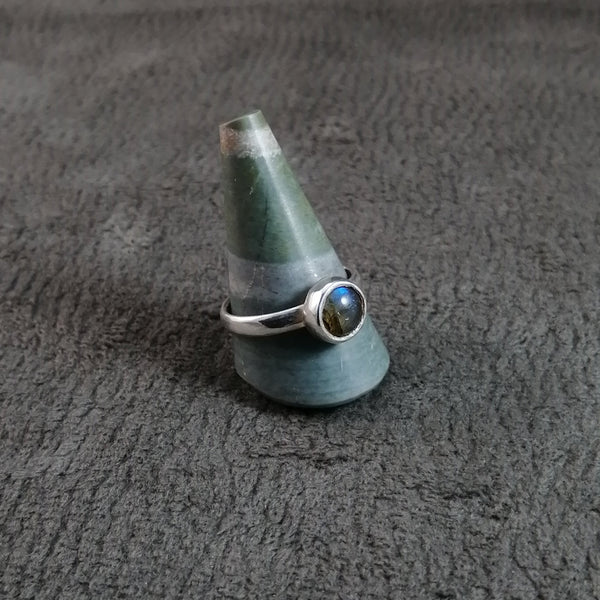 Anillo Labradorita redonda